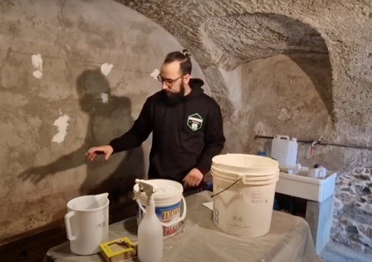 Luca e Fabio alle prese con la pittura a calce extra ARCO