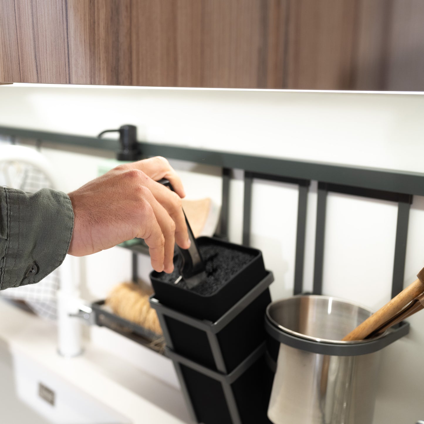 Emuca Titane Portacoltelli da cucina, Acciaio e Tecnoplastica, Grigio Antracite