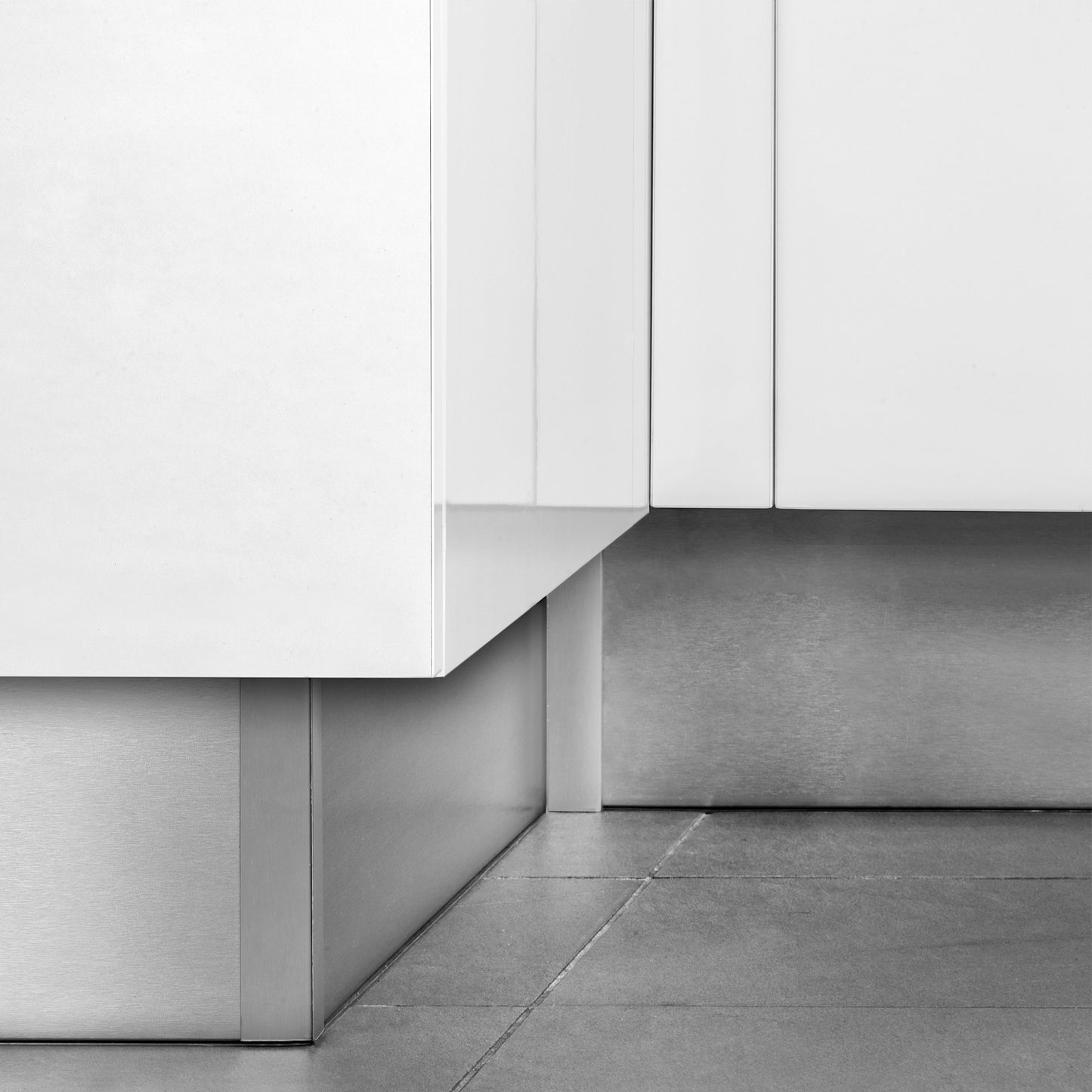 Emuca Lotto di 2 Zoccolo per cucina Plasline con accessori, altezza 150 mm, 2 barre lunghezza 2,35 m, Tecnoplastica, Anodizzato satinato