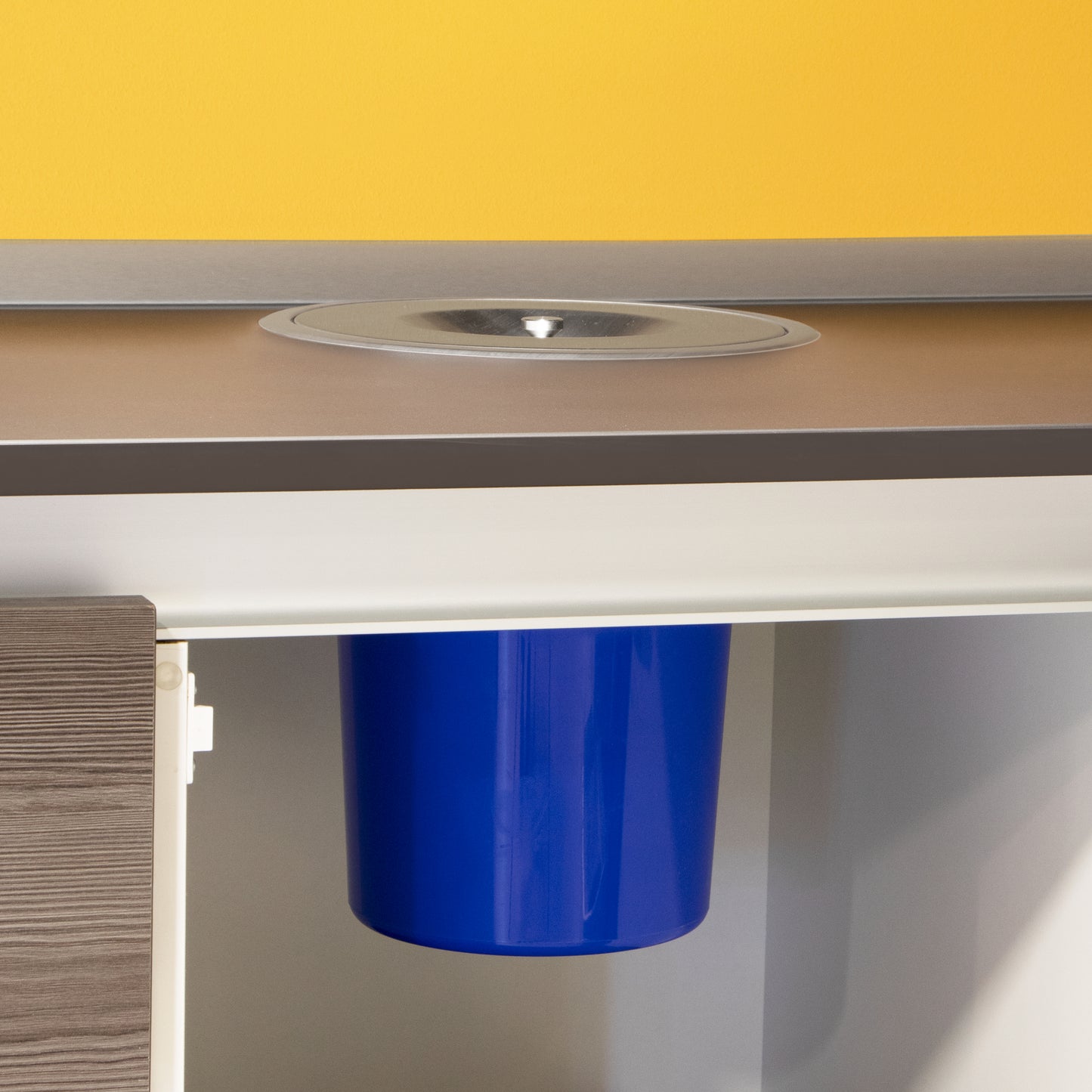 Emuca Recycle, contenitore per rifiuti da incasso per il spessore di lavoro della cucina, 1 tazza estraibile da 5 lt, Acciaio inossidabile e Tecnoplastica
