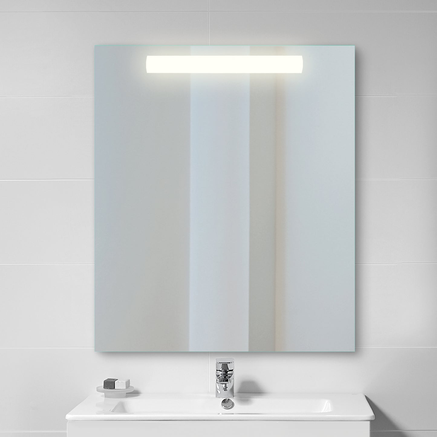 Emuca Specchio da bagno Pegasus con Illuminazione LED frontale, rettangolare 600x700mm, AC 230V 50Hz, 6W, Alluminio e Vetro
