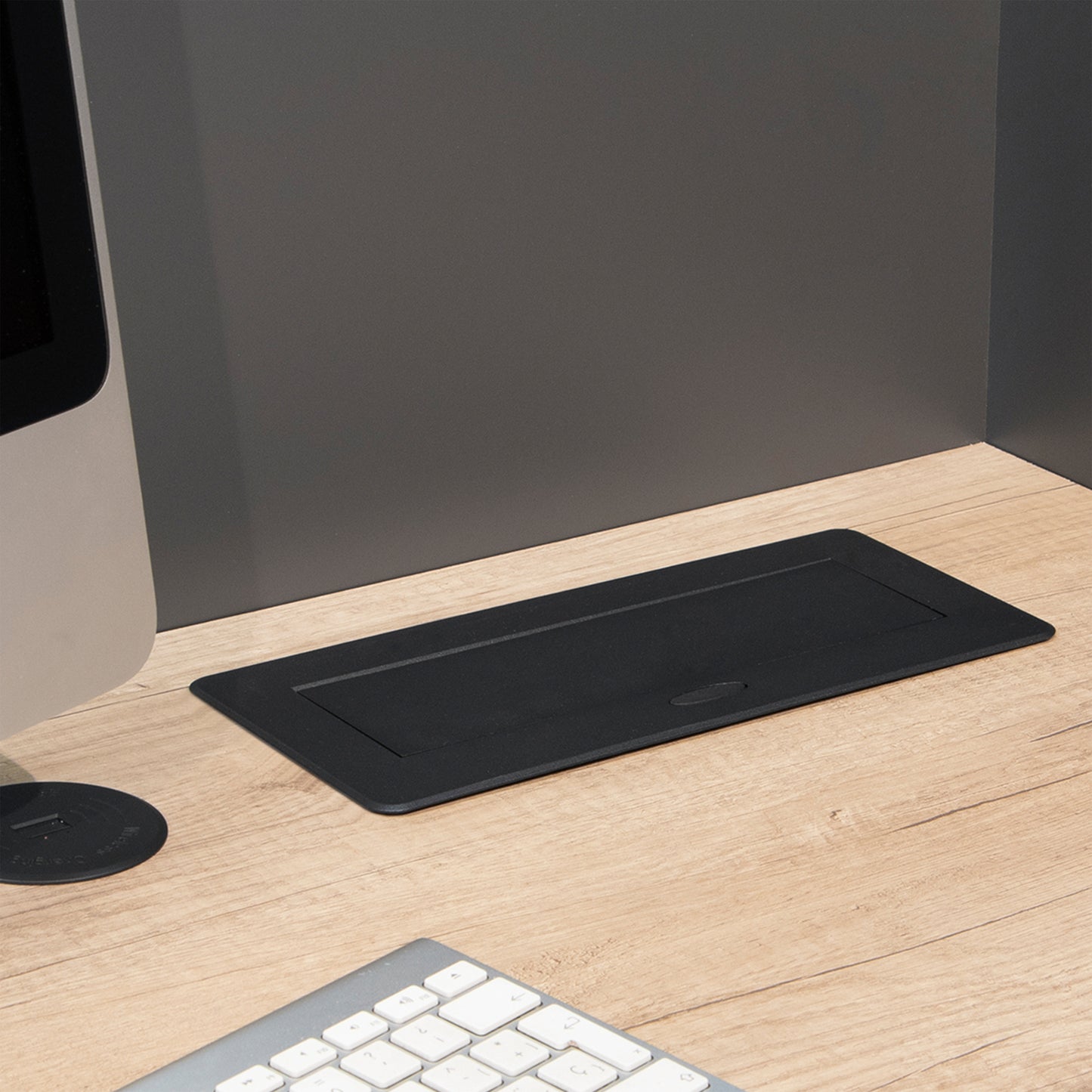 Emuca Multiconnettore da tavolo Atom 26 Lite, 225x111mm, 2 prese Schuko, 1 USB Tipo A, 1 USB Tipo C, Zama-Acciaio-Plastica, Nero