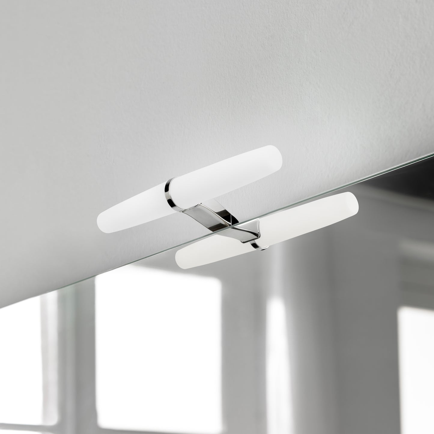 Emuca Faretto LED per specchio da bagno Gemini (AC 230V 50Hz), non necessita di convertitore, L233mm, Luce Bianco naturale 4.000K, Tecnoplastica e Alluminio, Cromato