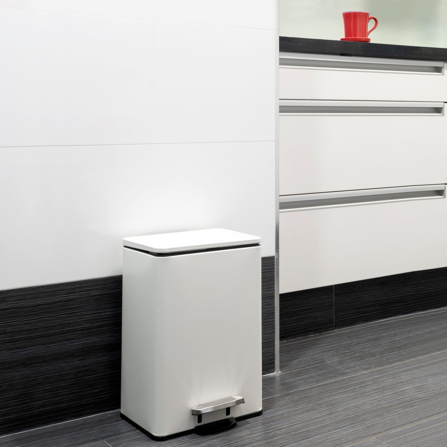 Emuca Contenitore rettangolare per la raccolta differenziata Recycle, apertura del coperchio a pedale, 1x12lt, Alluminio, Verniciato bianco
