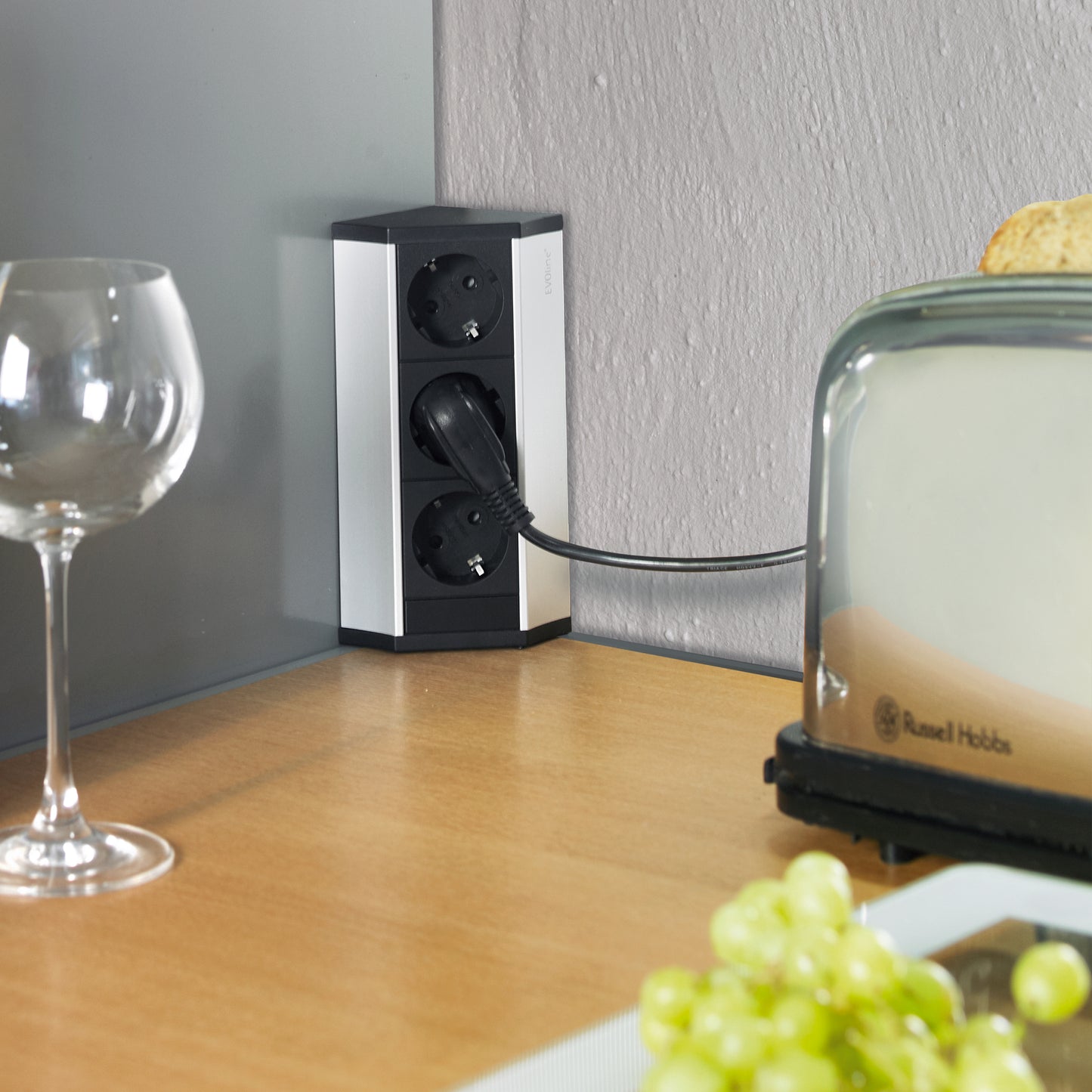 Emuca Multiconnettore da superficie Dock V , 3 prese Schuko, Tecnoplastica e Alluminio, Anodizzato opaco