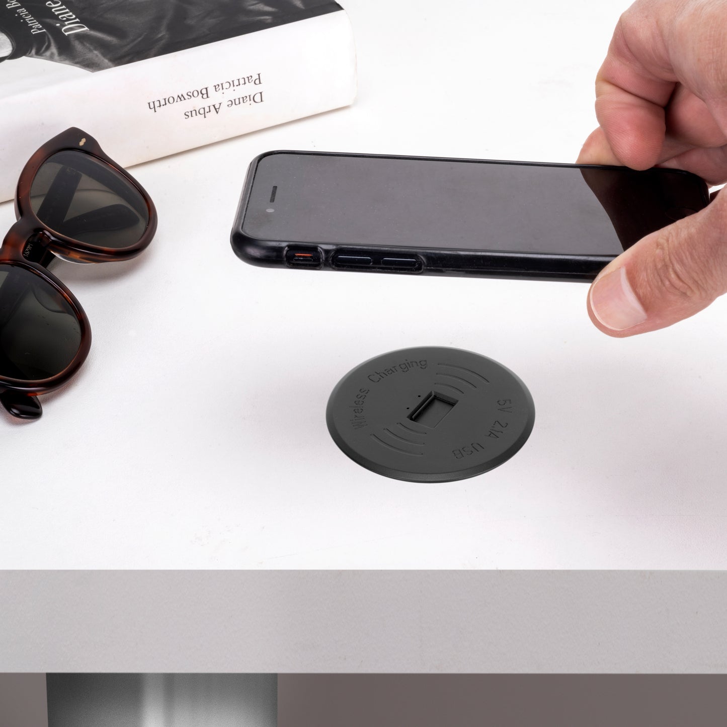 Emuca Caricabatterie wireless Airtop 2, con USB A, D.60mm, 5V DC / 2.1A (USB-10W/Qi-10W), Tecnoplastica, Nero
