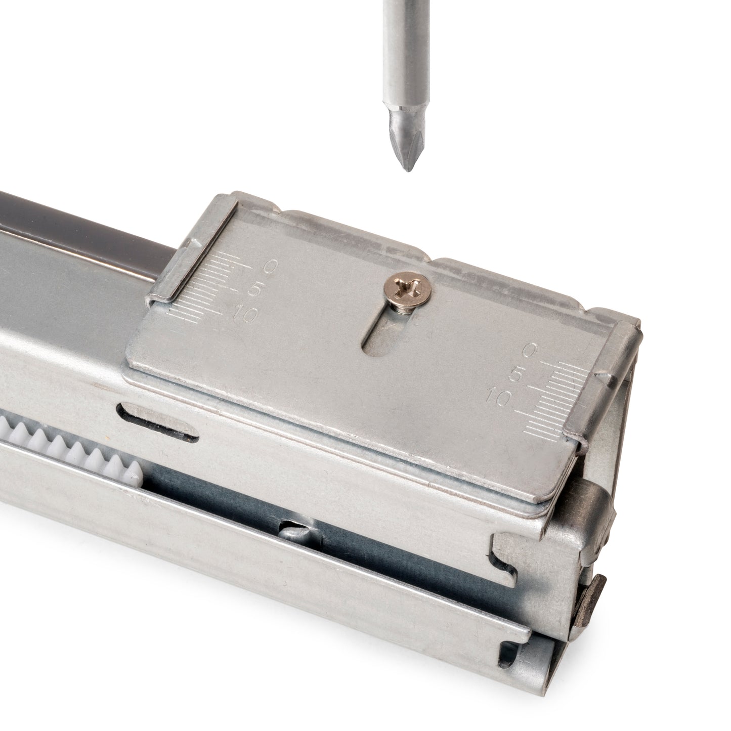 Emuca Telaio con guide a estrazione totale e chiusura morbida per accessori per armadi Quartz, 662-688mm, Alluminio e plastica, Titanio