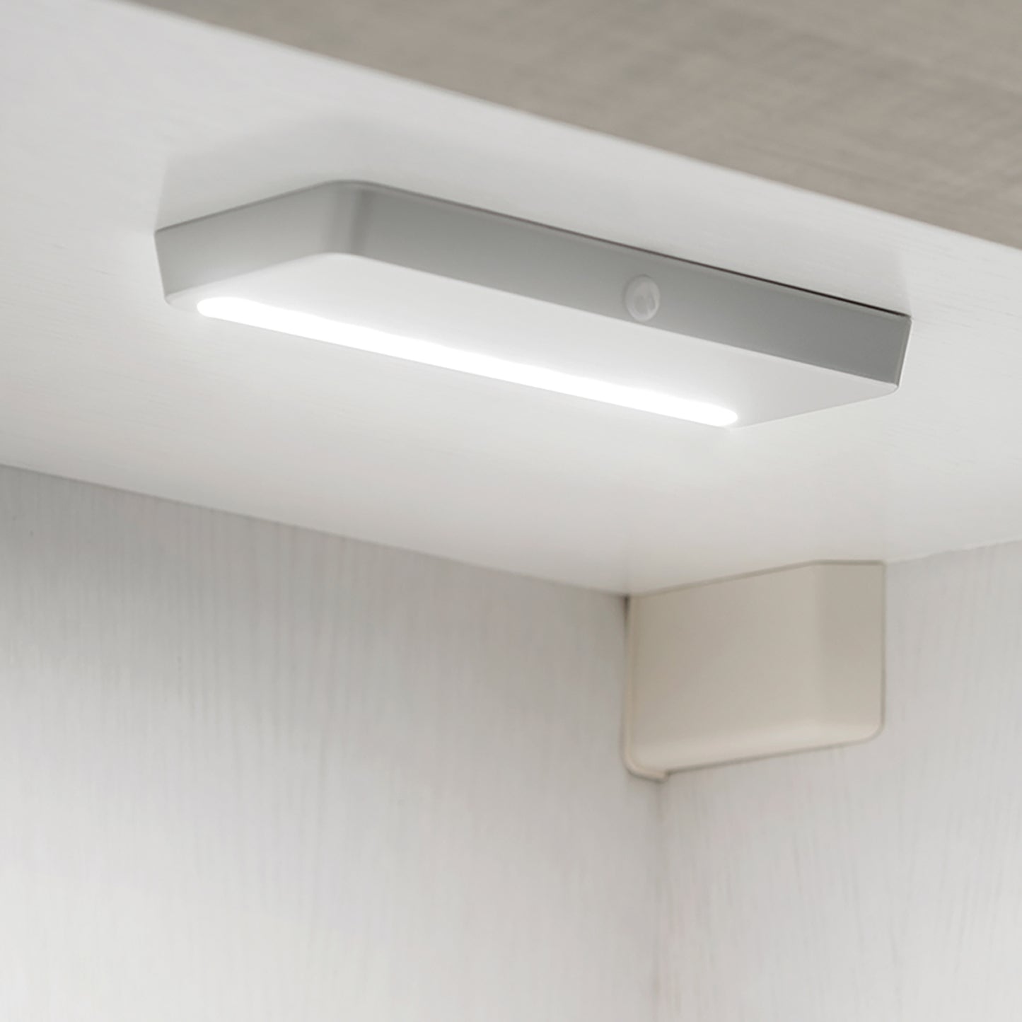 Emuca Luce LED Kraz ricaricabile via USB con sensore di movimento, Luce Bianco naturale 4.000K, Tecnoplastica, Grigio metallizzato