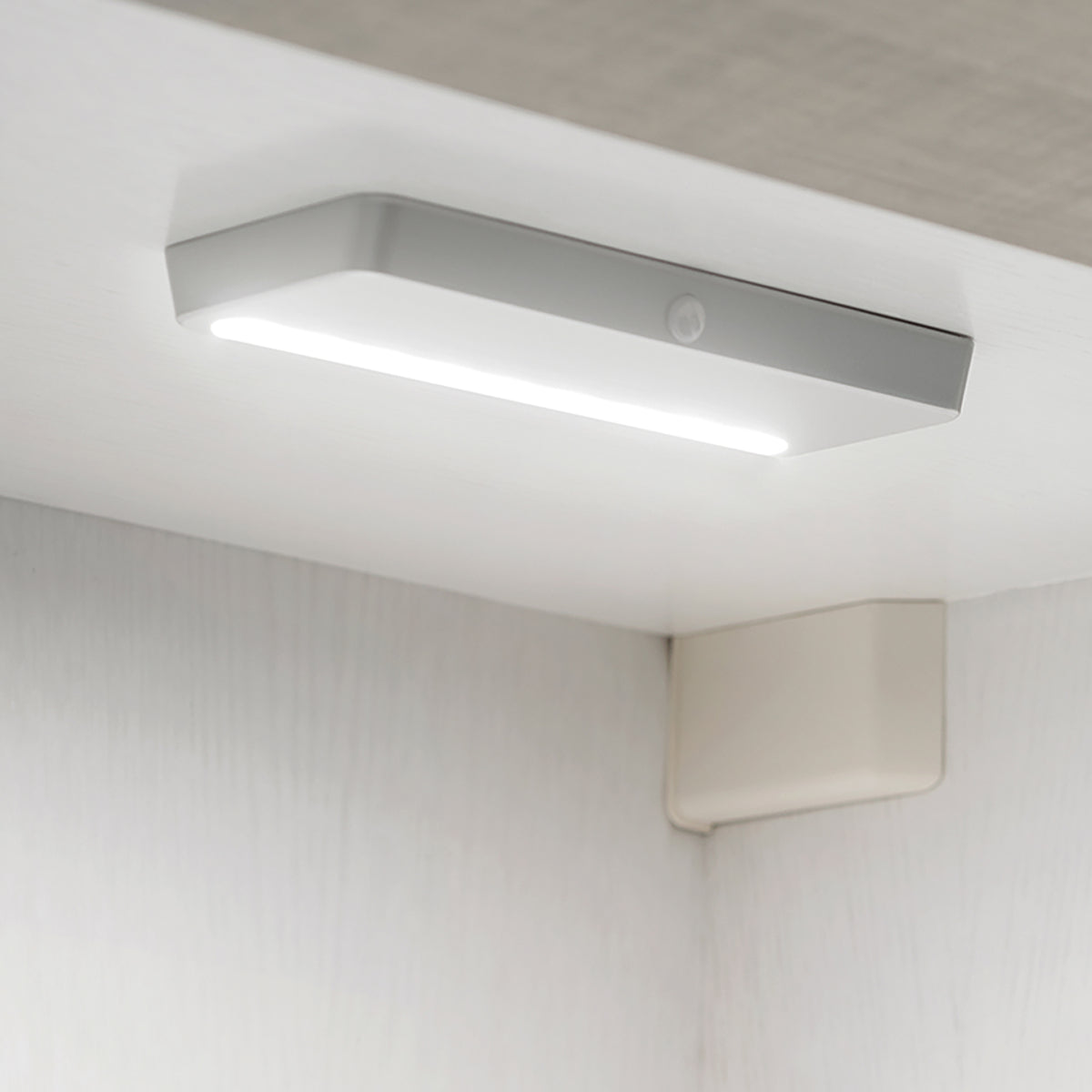 Luminaria LED ricaricabile Kraz con sensore di movimento