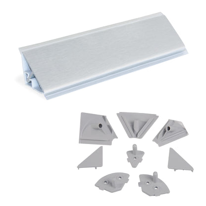 Alzatina triangolare per cucina Plasline con accessori per installazione.