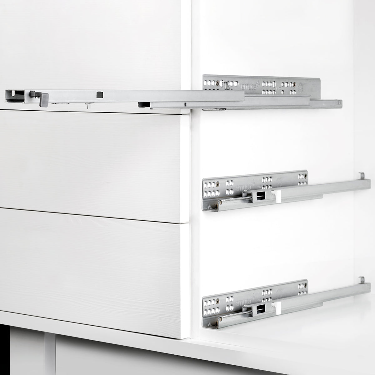 Guide a scomparsa Silver per cassetti ad estrazione totale con chiusura soft (250 - 550)