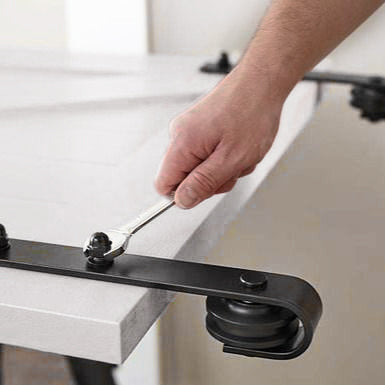 Emuca Kit di ferramentaper porta scorrevole appesa in legno Barn, senza chiusura soft, pannelli non inclusi, Acciaio e Tecnoplastica, Verniciato nero