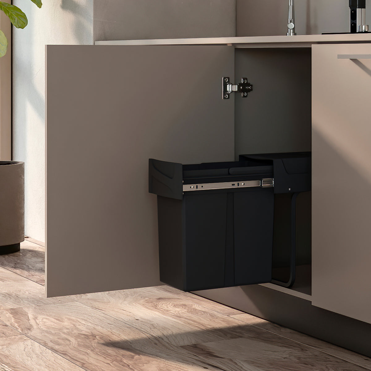 Emuca Recycle 1x20lt per il montaggio sul fondo e l'estrazione manuale in cucina, Tecnoplastica, Nera